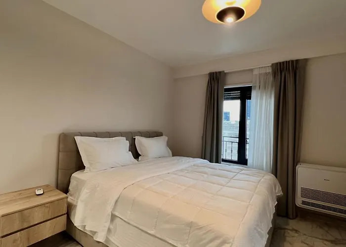 Zeus Deluxe Appartement Tirana