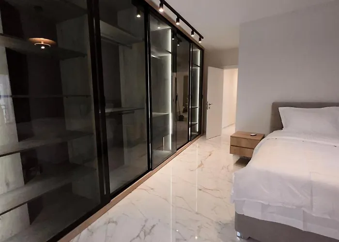 Zeus Deluxe Lägenhet Tirana